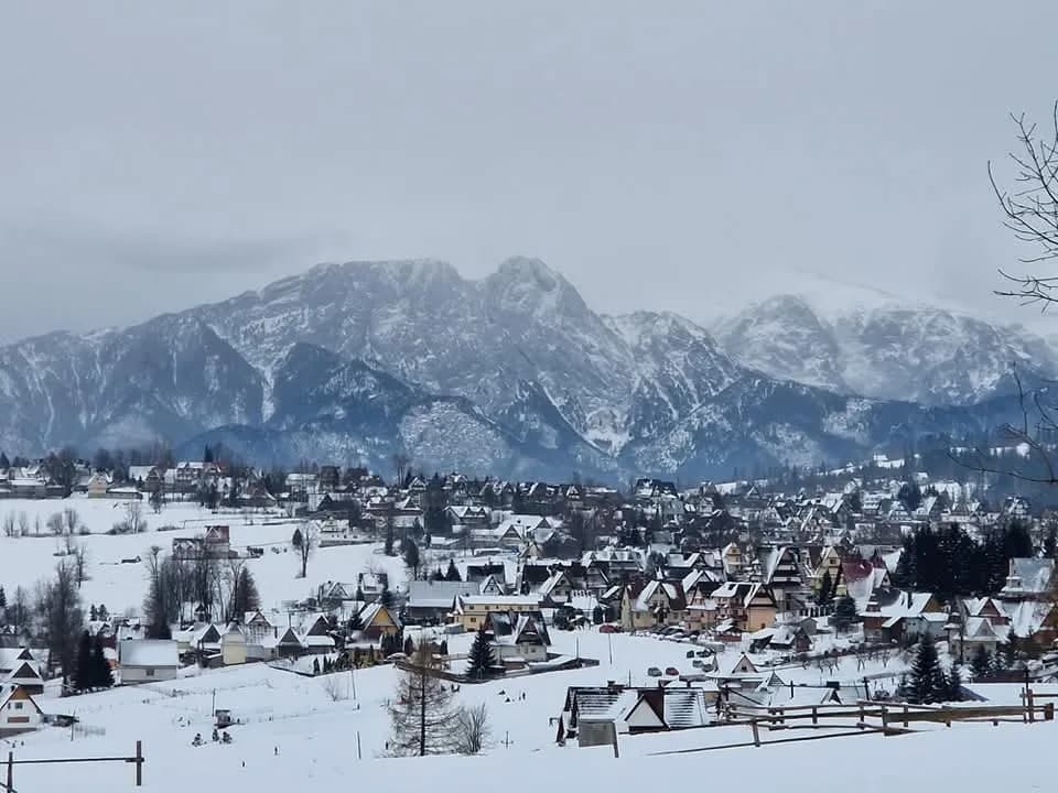 Zimowe Zakopane i Giewont widziane z Pogórza Gubałowskiego