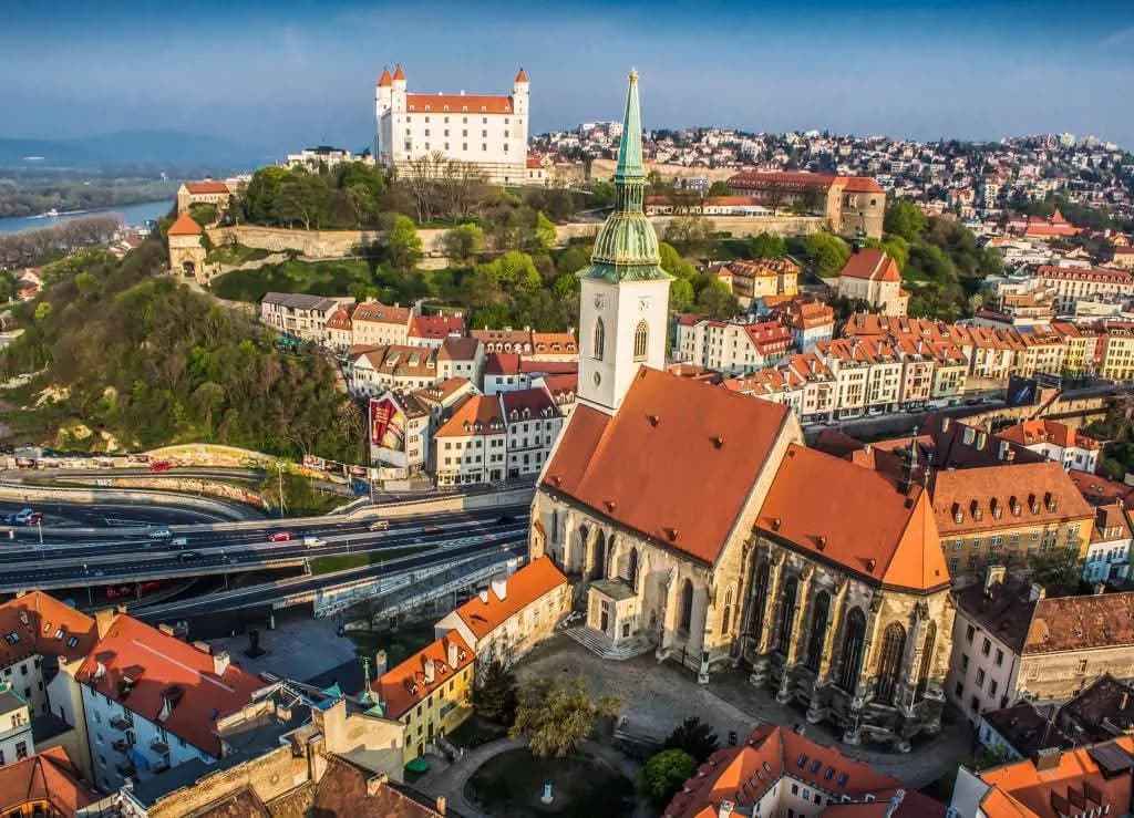 Bratysława i zamek w Bojnicach
